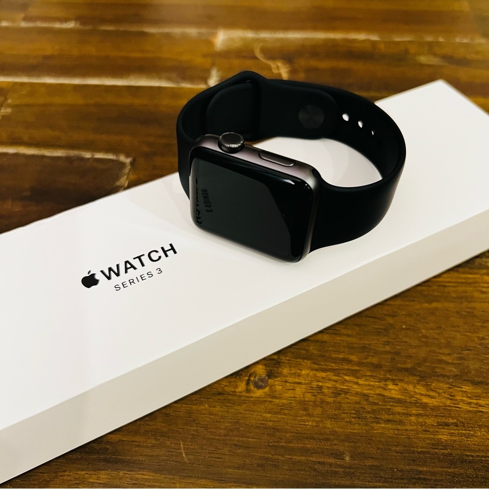 Apple Watch Series 3 42mm Space Gray Aluminum Black Sport (GPS) Model A1859